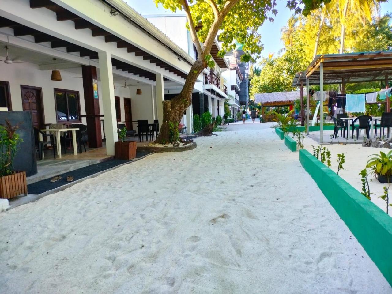 Surf Deck Hotel Thulusdhoo Exterior foto