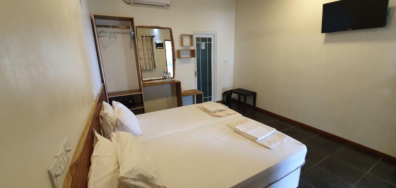 Surf Deck Hotel Thulusdhoo Exterior foto